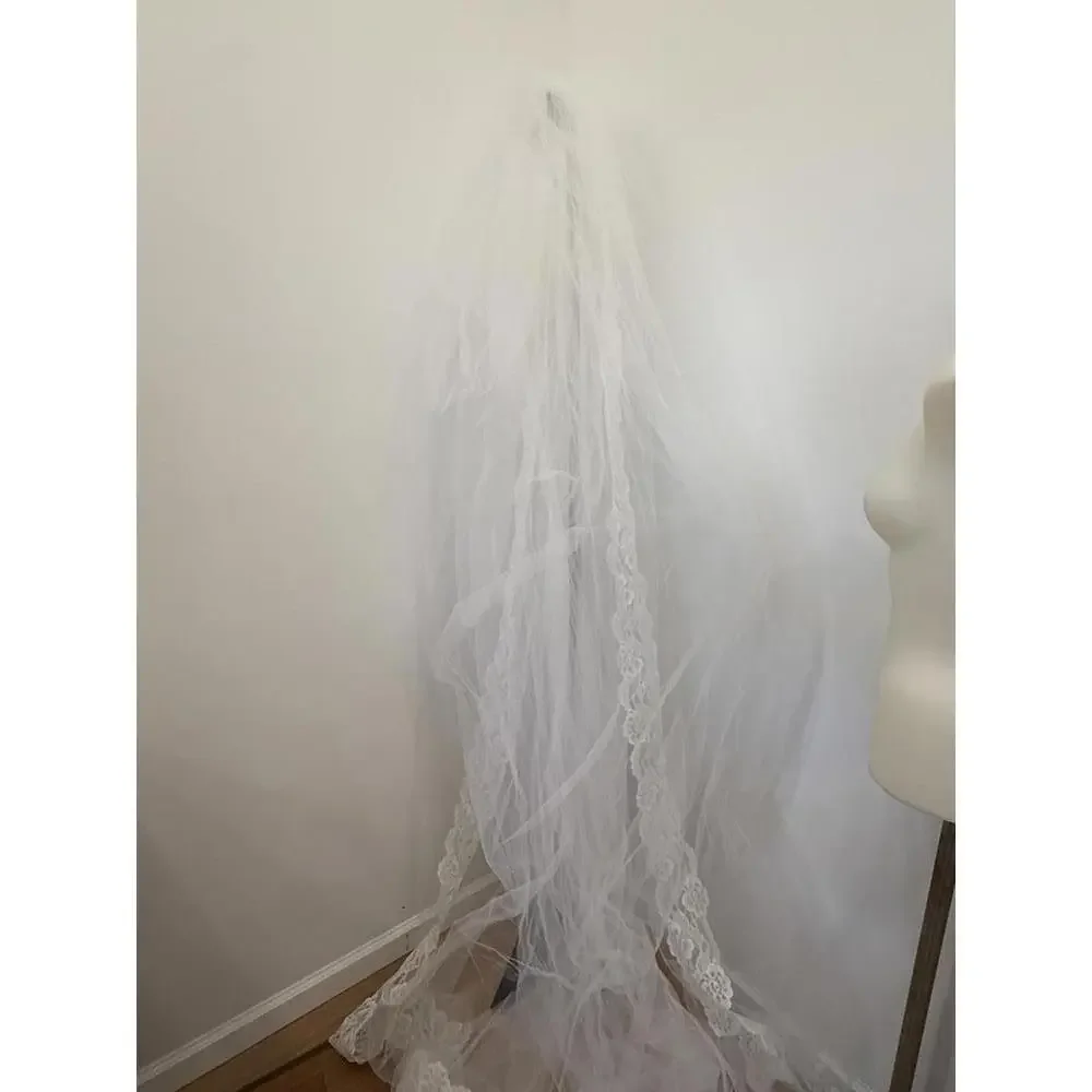 Very Long Vintage White Lace Trim Bridal Veil - Picture 3 of 14